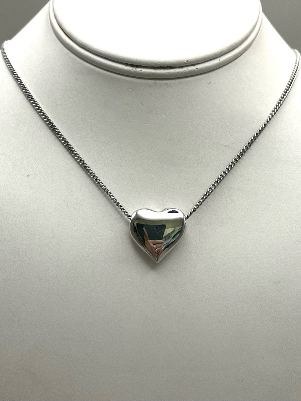 AVON Silver Tone Puffy Heart Pendant Curb Chain Necklace 18" Vintage Y2K